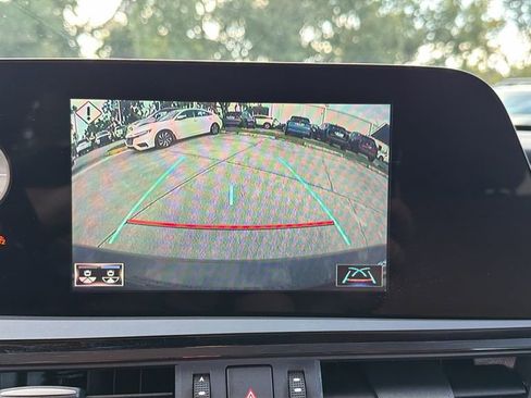 Used 2022 Lexus ES 300h w/ Premium Package image 27