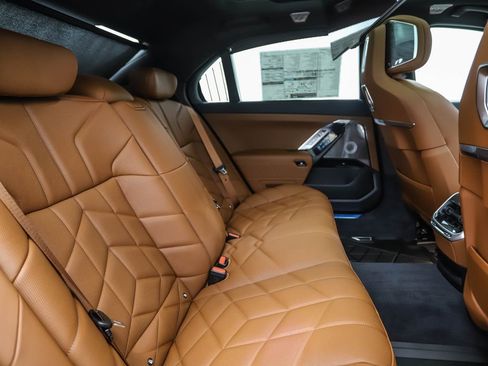 Used 2026 BMW 750e xDrive image 26