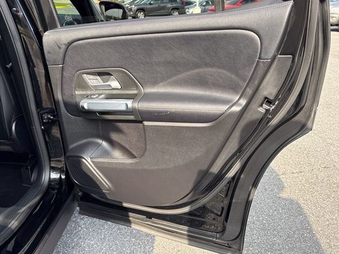 Used 2021 Mercedes-Benz GLB 250 4MATIC image 43