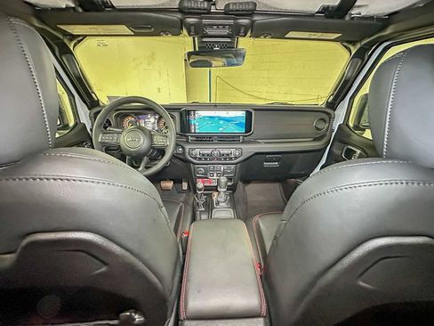 Used 2025 Jeep Wrangler Rubicon AWD/4WD image 36