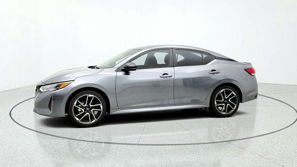 Used 2025 Nissan Sentra SR FWD image 8