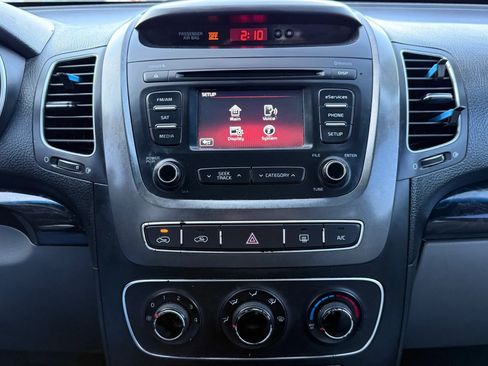 Used 2015 Kia Sorento LX image 25