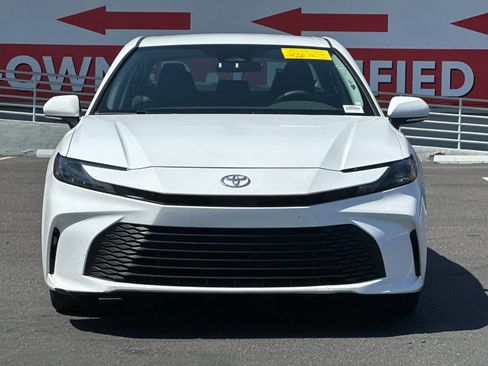Used 2025 Toyota Camry LE image 7