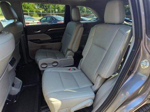 Used 2016 Toyota Highlander Limited Platinum AWD/4WD image 12