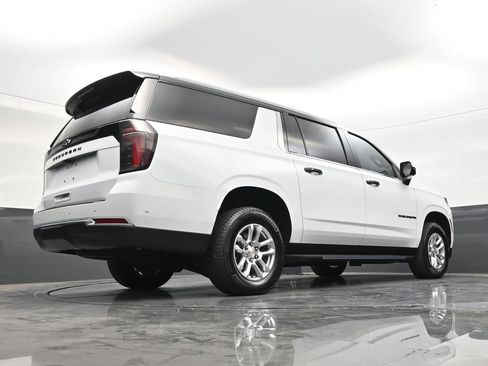 Used 2025 Chevrolet Suburban LS RWD image 23