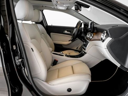 Used 2018 Mercedes-Benz GLA 250 4MATIC w/ Premium Package image 29