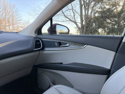 Used 2017 Lincoln MKX Select w/ Select Plus Package image 27