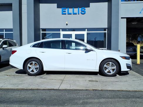 Used 2022 Chevrolet Malibu LS w/ Driver Confidence Package FWD image 2