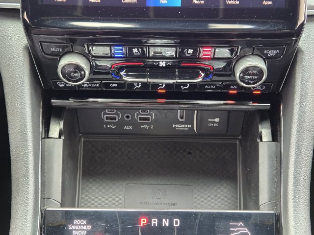 Used 2023 Jeep Grand Cherokee Overland w/ Advanced Protech Group III AWD/4WD image 23