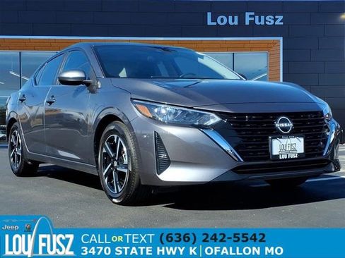 Used 2025 Nissan Sentra SV image 1