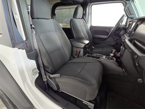 Used 2018 Jeep Wrangler Sport image 11