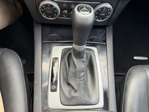 Used 2010 Mercedes-Benz GLK 350 4MATIC image 36