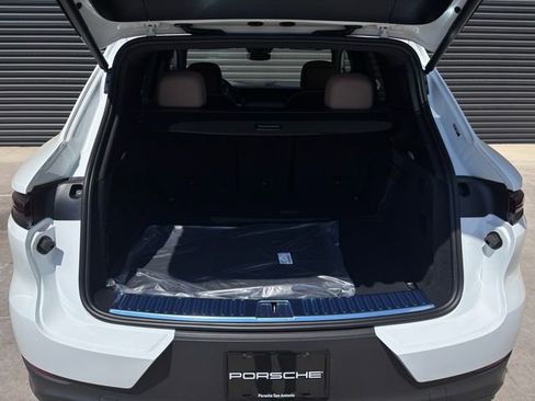 New 2026 Porsche Cayenne image 26