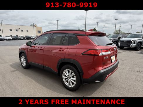 Certified 2024 Toyota Corolla Cross LE w/ Moonroof Package FWD image 3