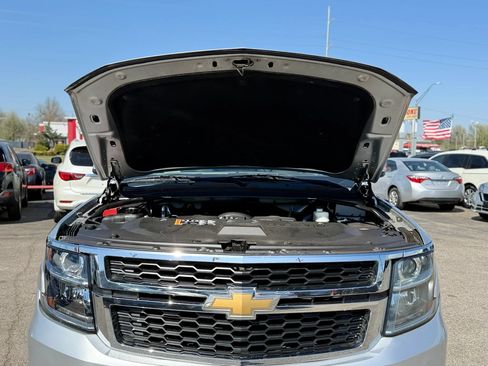 Used 2019 Chevrolet Suburban LT RWD image 15