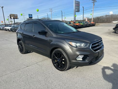 Used 2017 Ford Escape SE w/ Equipment Group 201A image 2