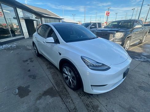 Used 2022 Tesla Model Y Long Range image 6