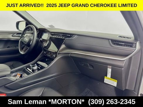 New 2025 Jeep Grand Cherokee Limited w/ Black Appearance Package image 30