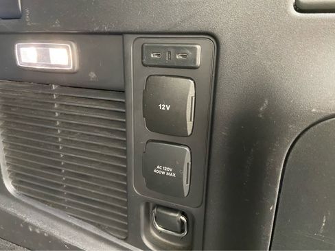 Used 2025 Ford Expedition Active image 8