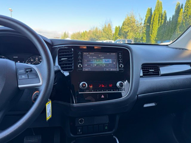 Used 2020 Mitsubishi Outlander ES AWD/4WD image 23