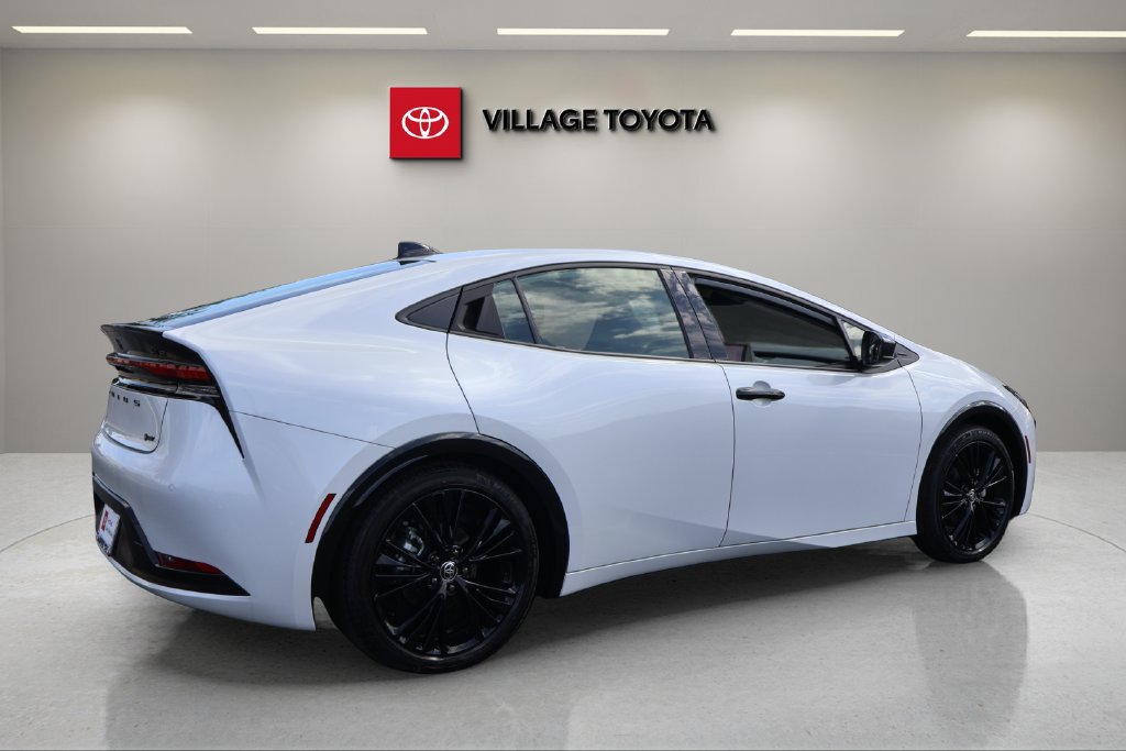 Certified 2026 Toyota Prius FWD image 5