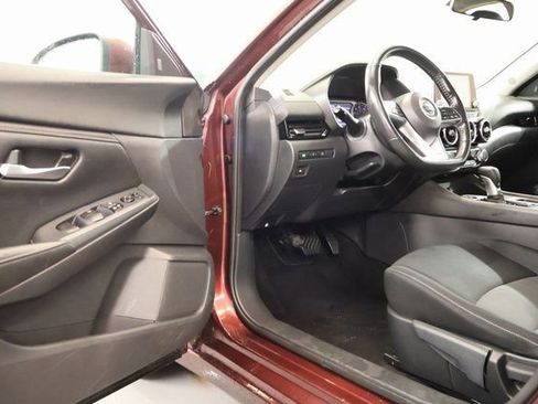 Used 2022 Nissan Sentra SV image 9
