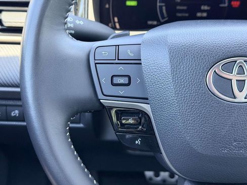 Certified 2025 Toyota Camry SE FWD image 9