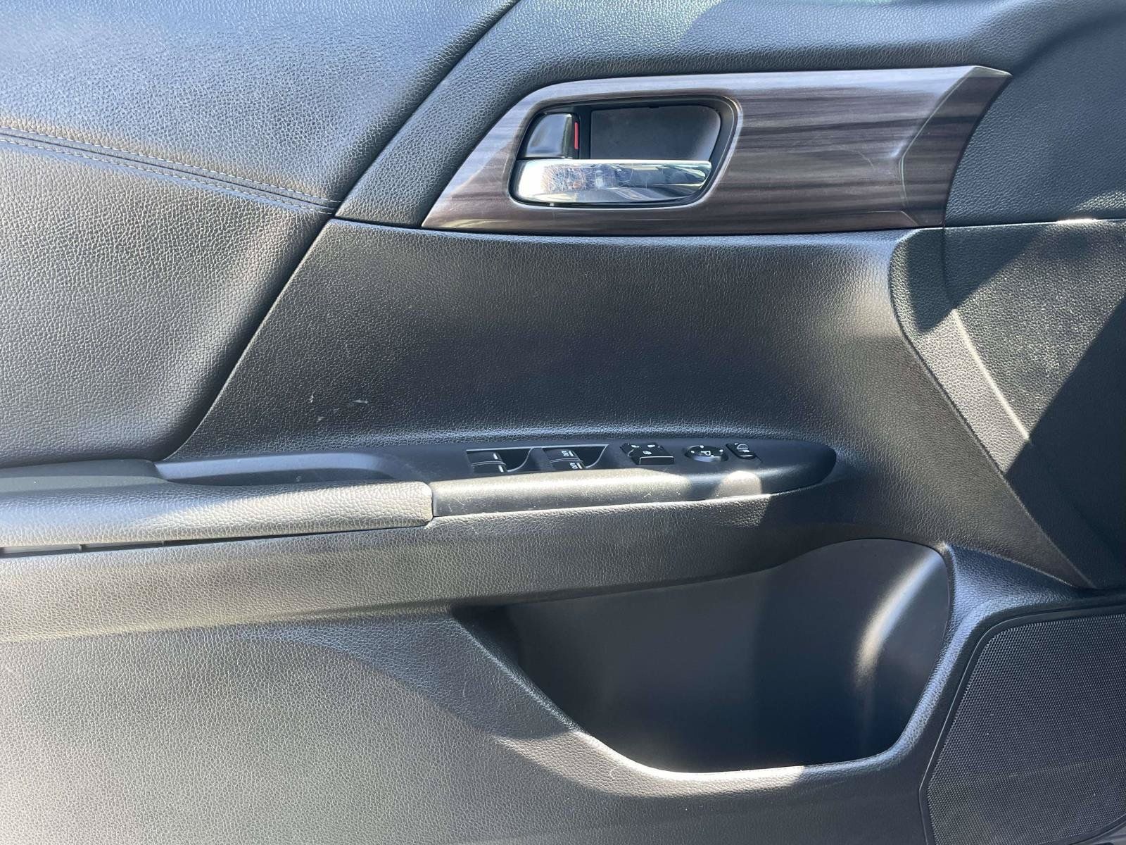 Used 2017 Honda Accord EX image 16