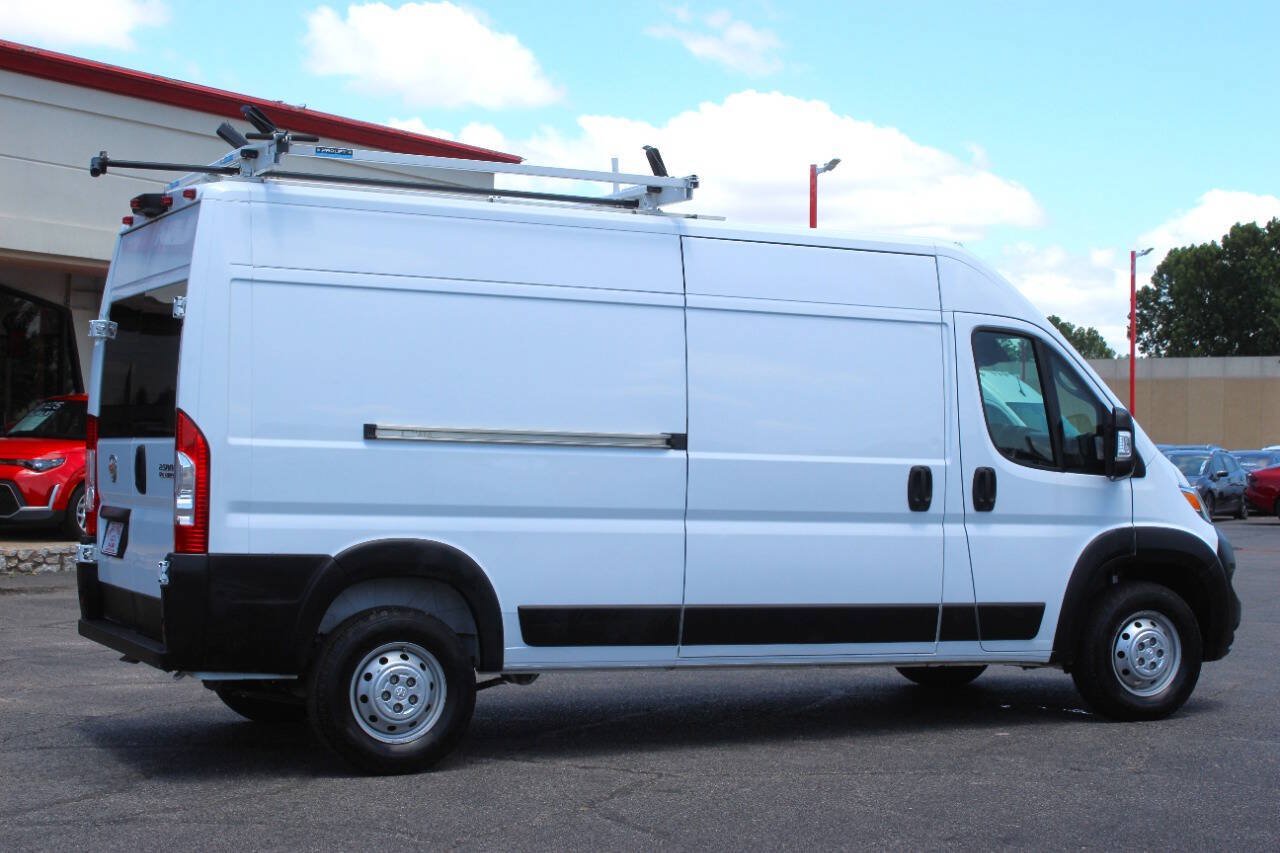 Used 2023 RAM ProMaster 2500 FWD image 3