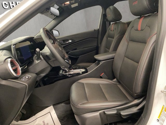 Used 2025 Chevrolet Trax RS w/ Sunroof Package FWD image 8