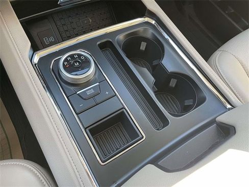 Certified 2024 Ford Expedition XLT image 31