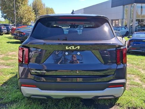 Used 2026 Kia Sorento LX FWD image 5