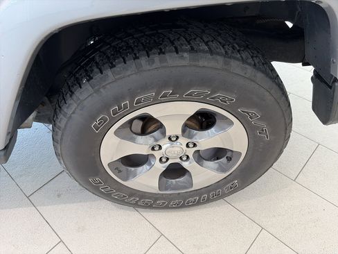 Used 2017 Jeep Wrangler Unlimited Sahara image 13