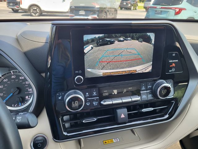Used 2024 Toyota Highlander XLE AWD/4WD image 19