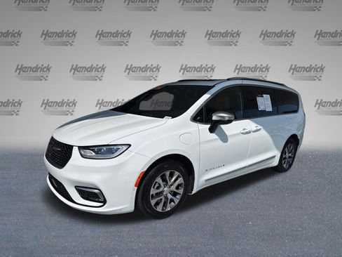Used 2026 Chrysler Pacifica Pinnacle FWD image 4