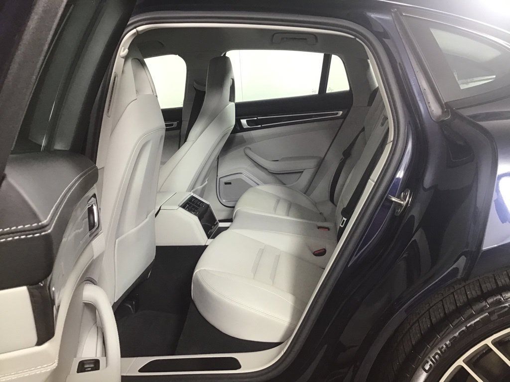 Certified 2023 Porsche Panamera image 27