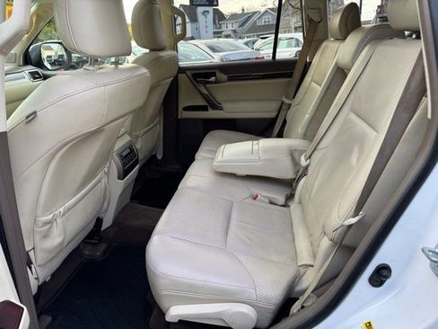 Used 2011 Lexus GX 460 image 21