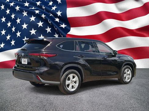 Used 2021 Toyota Highlander L FWD image 6