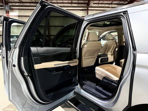 Used 2024 Ford Expedition Max Limited image 16
