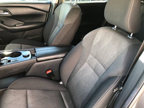 Used 2024 Nissan Rogue SV image 12