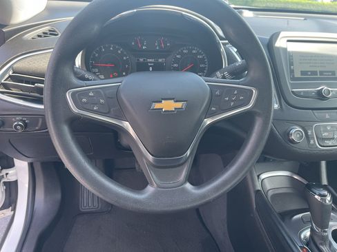 Used 2018 Chevrolet Malibu LT FWD image 12