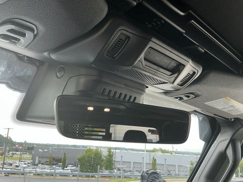 Used 2025 Jeep Gladiator Rubicon AWD/4WD image 23
