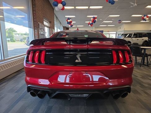 Used 2021 Ford Mustang Shelby GT500 w/ Technology Package RWD image 3