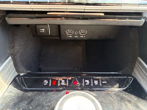 Used 2024 Jeep Wagoneer Series II w/ Flexible Seating Group RWD image 27