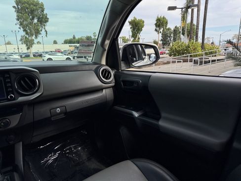 Used 2022 Toyota Tacoma SR5 AWD/4WD image 21