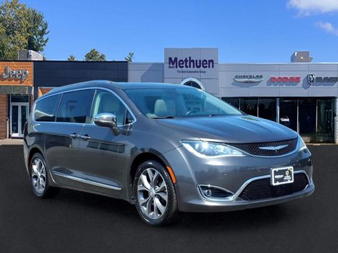 Used 2017 Chrysler Pacifica Limited w/ UConnect Theater Package FWD image 1
