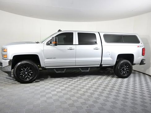 Used 2019 Chevrolet Silverado 2500 LT w/ LT Convenience Package AWD/4WD image 2