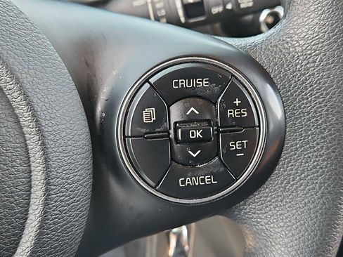 Used 2022 Kia Soul LX image 25