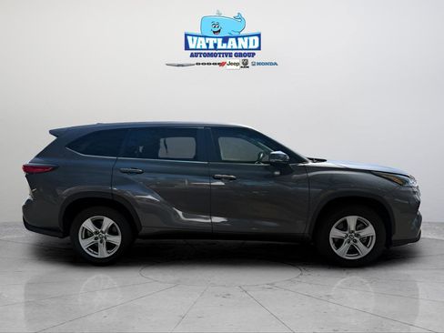 Used 2023 Toyota Highlander LE image 6