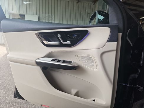 Used 2026 Mercedes-Benz GLC 300 image 28